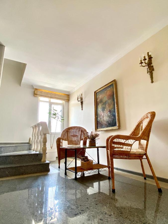 Villa Old Batoemi Buitenkant foto
